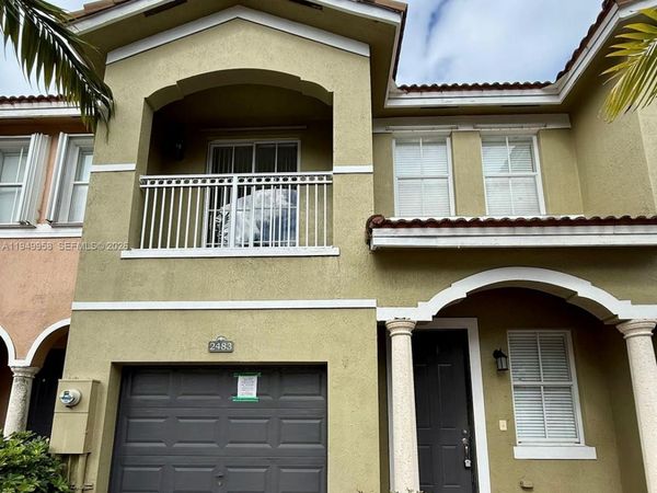 2483 SE 14th St, Homestead, FL 33035