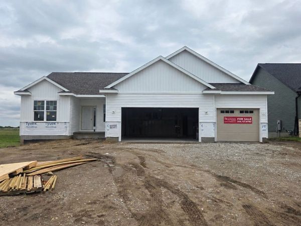8806 Zeppelin Avenue NE, Cedar Rapids, IA 52402