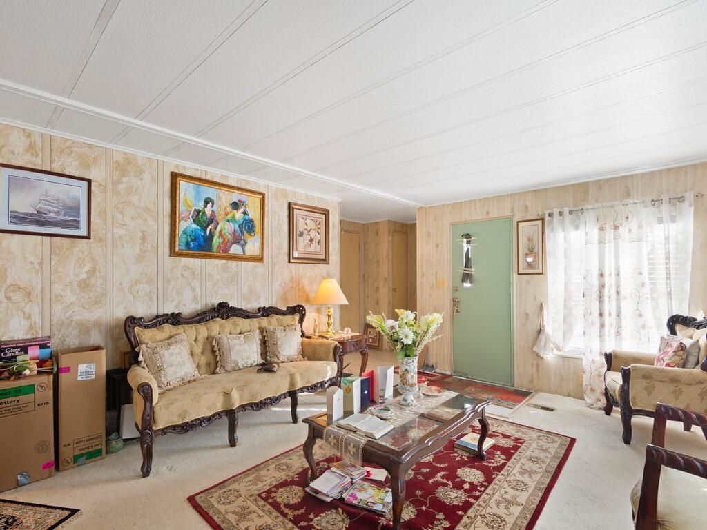 8 Novedades, Port Saint Lucie, FL 34952 Photo