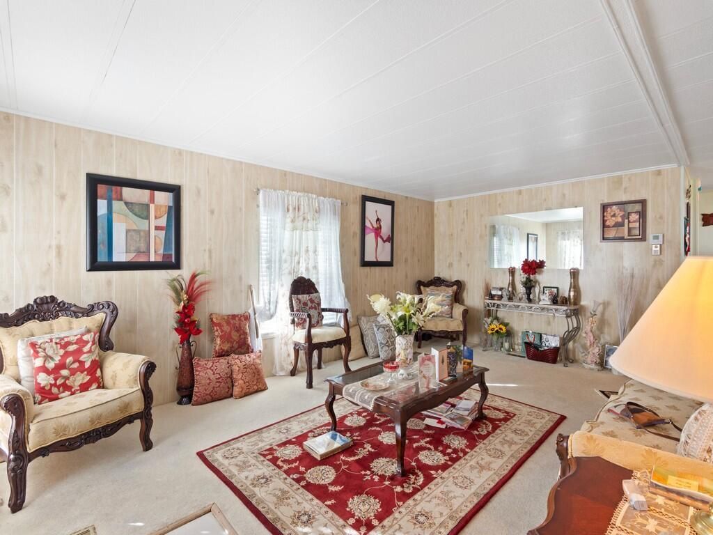 8 Novedades, Port Saint Lucie, FL 34952 Photo