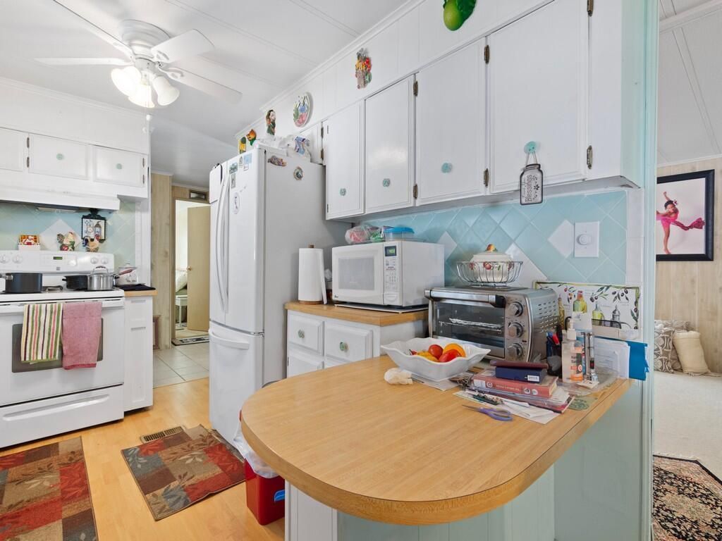 8 Novedades, Port Saint Lucie, FL 34952 Photo