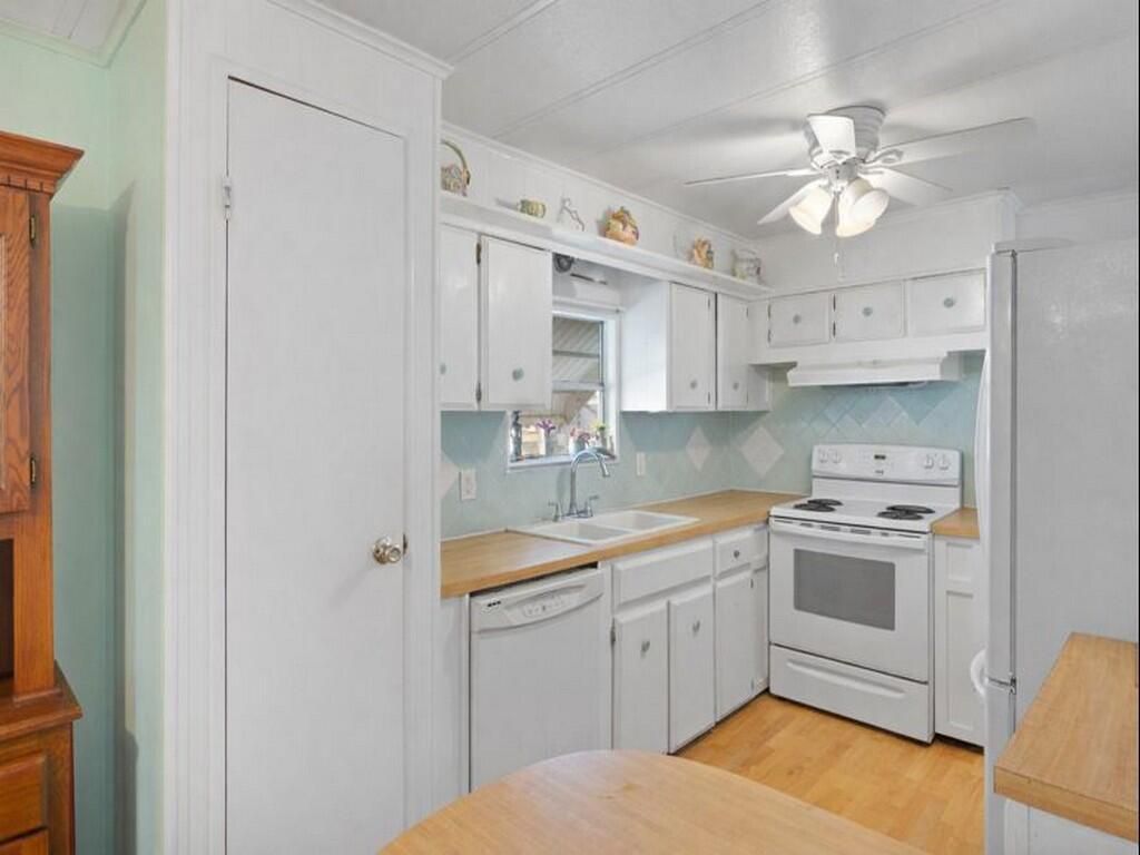 8 Novedades, Port Saint Lucie, FL 34952 Photo