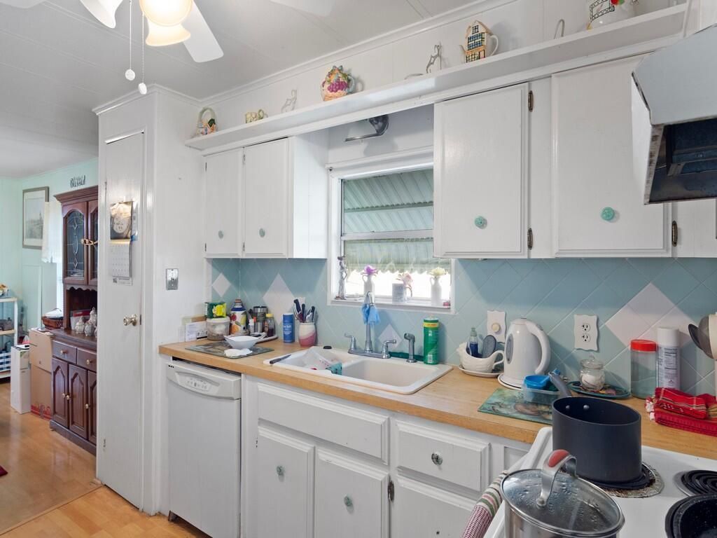 8 Novedades, Port Saint Lucie, FL 34952 Photo