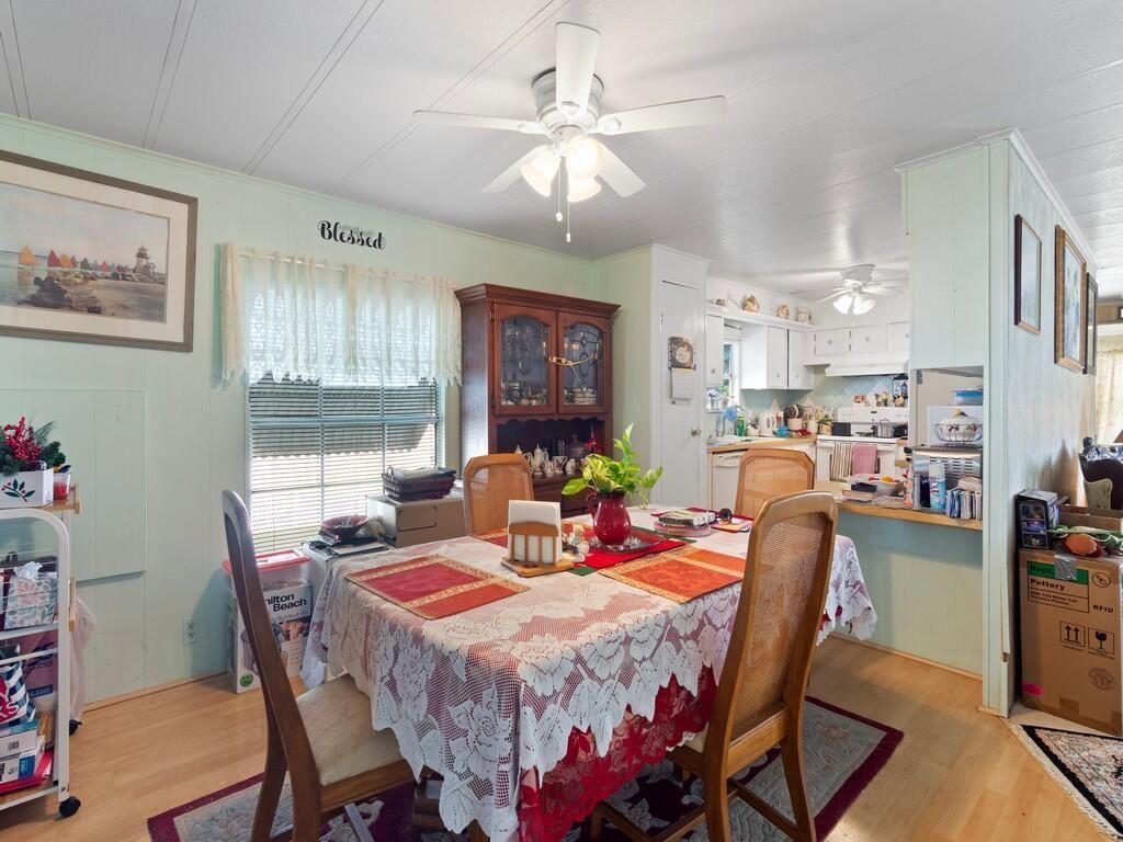 8 Novedades, Port Saint Lucie, FL 34952 Photo