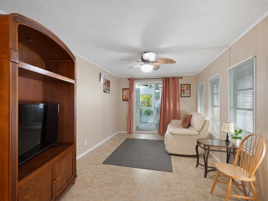 8 Novedades, Port Saint Lucie, FL 34952 Photo