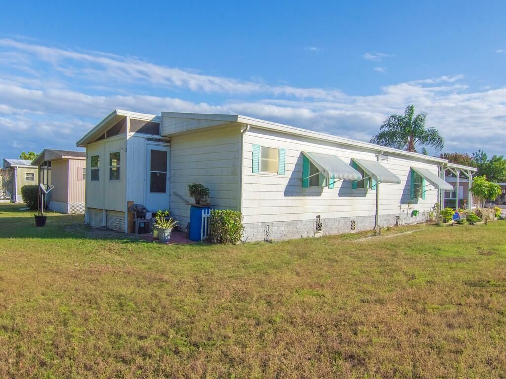 8 Novedades, Port Saint Lucie, FL 34952 Photo