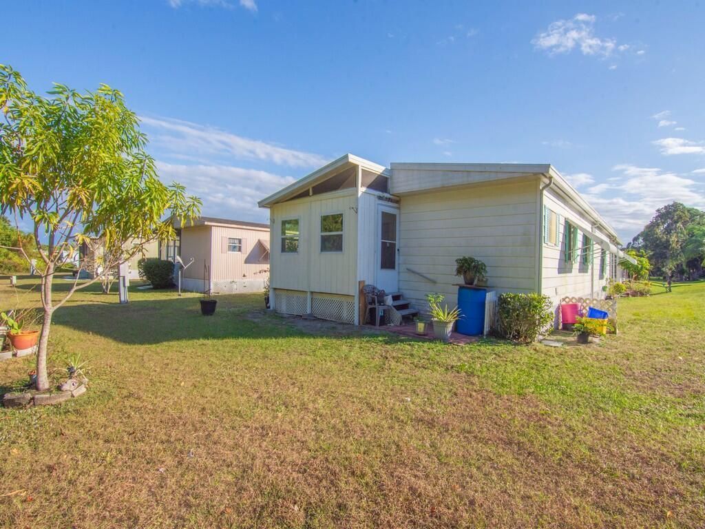 8 Novedades, Port Saint Lucie, FL 34952 Photo