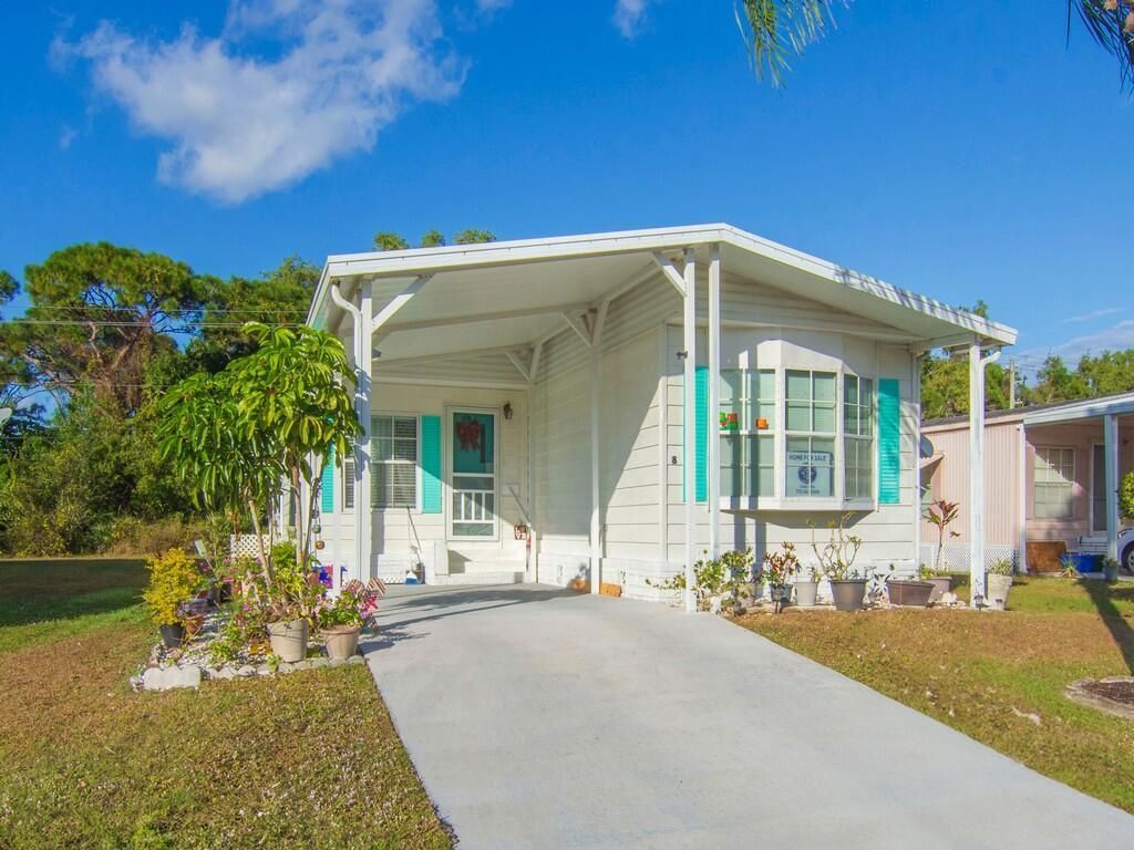 8 Novedades, Port Saint Lucie, FL 34952 Photo