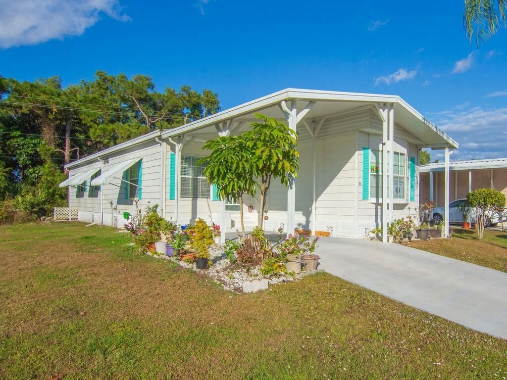 8 Novedades, Port Saint Lucie, FL 34952 Photo