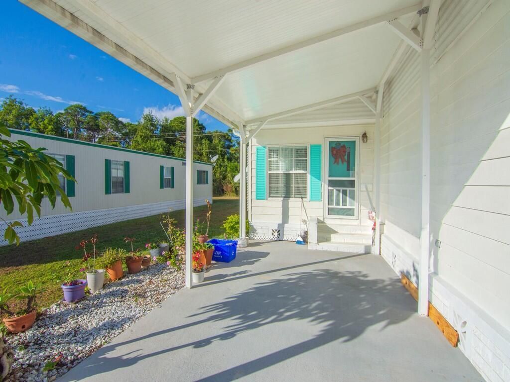 8 Novedades, Port Saint Lucie, FL 34952 Photo