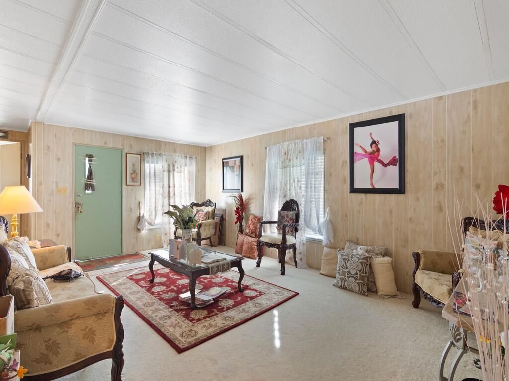 8 Novedades, Port Saint Lucie, FL 34952 Photo