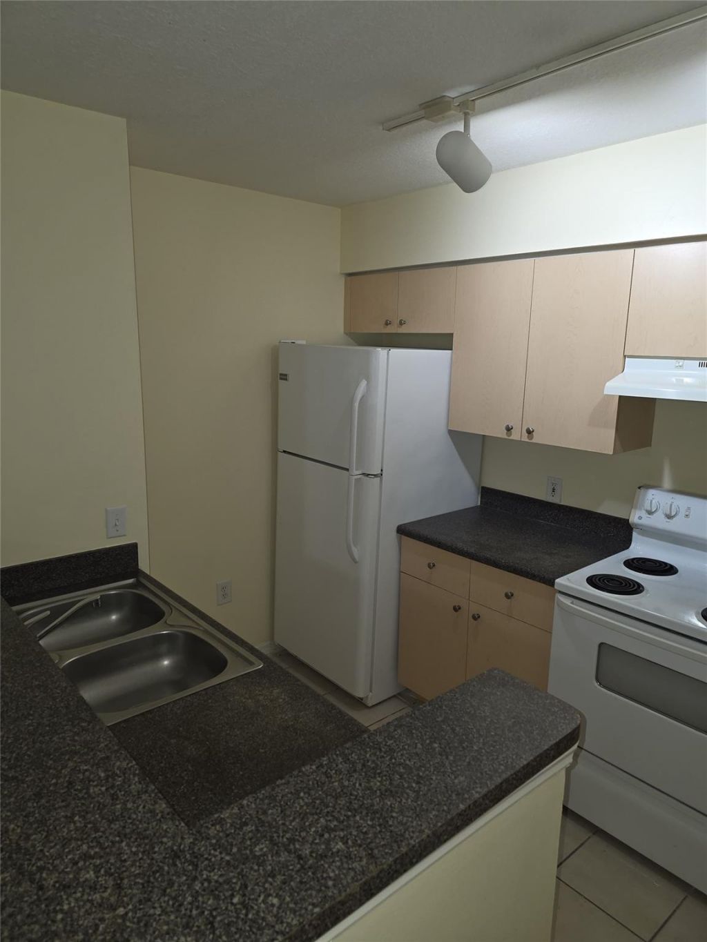 4081 San Marino Boulevard, Unit 205, West Palm Beach, FL 33409 Photo