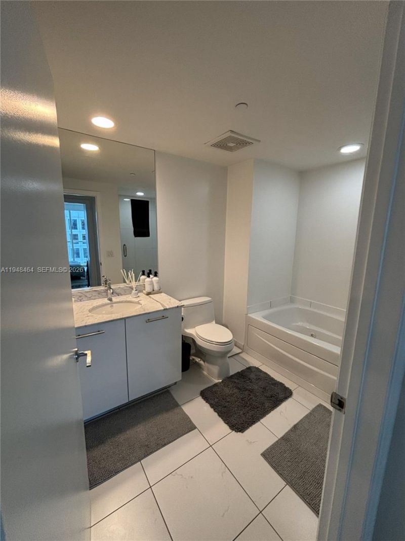 500 Brickell Ave, Unit 3408, Miami, FL 33131 Photo