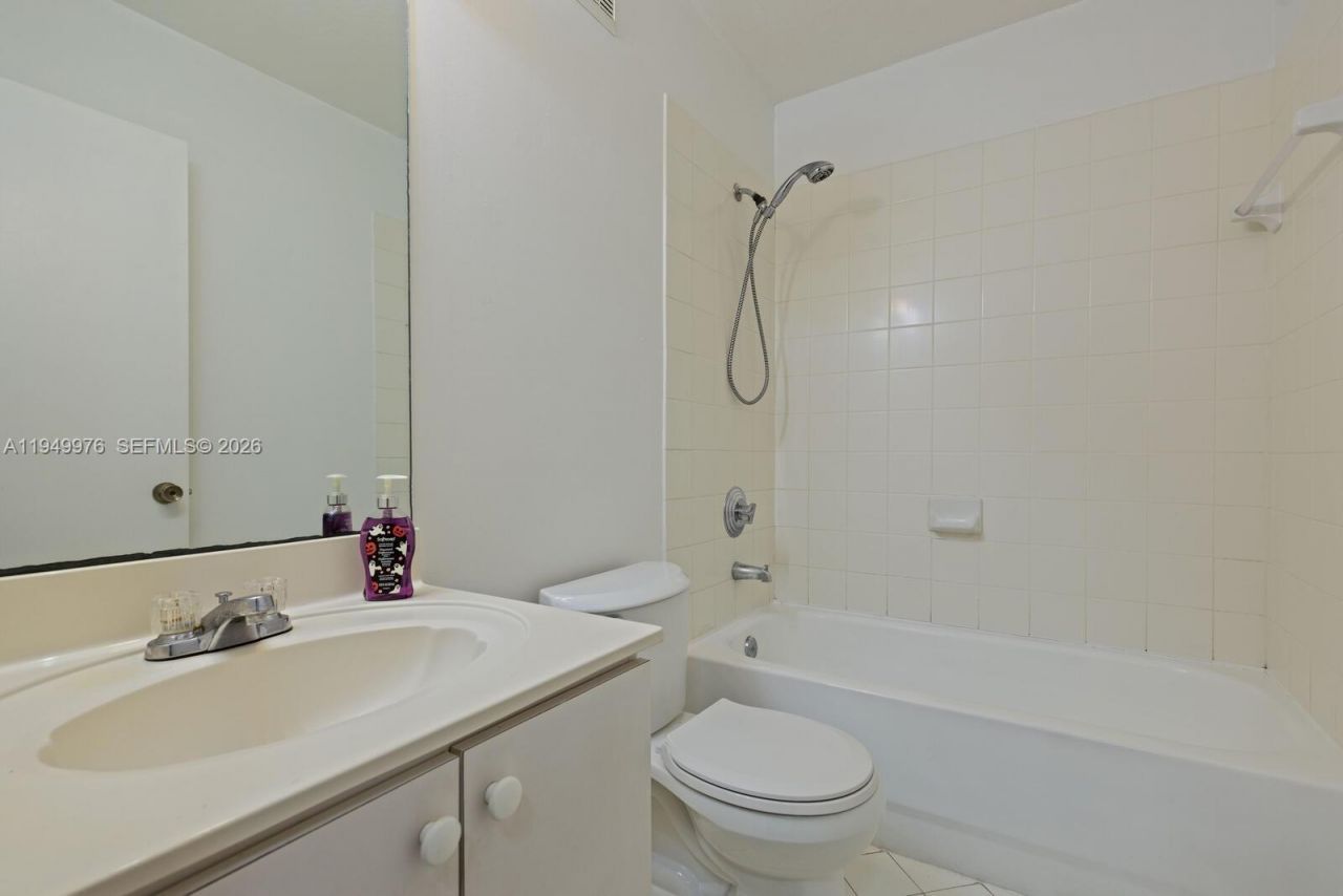 990 NE 33rd Ter, Unit 201, Homestead, FL 33033 Photo