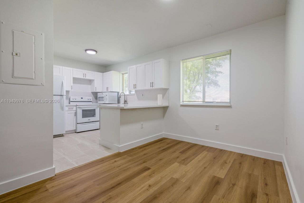 990 NE 33rd Ter, Unit 201, Homestead, FL 33033 Photo