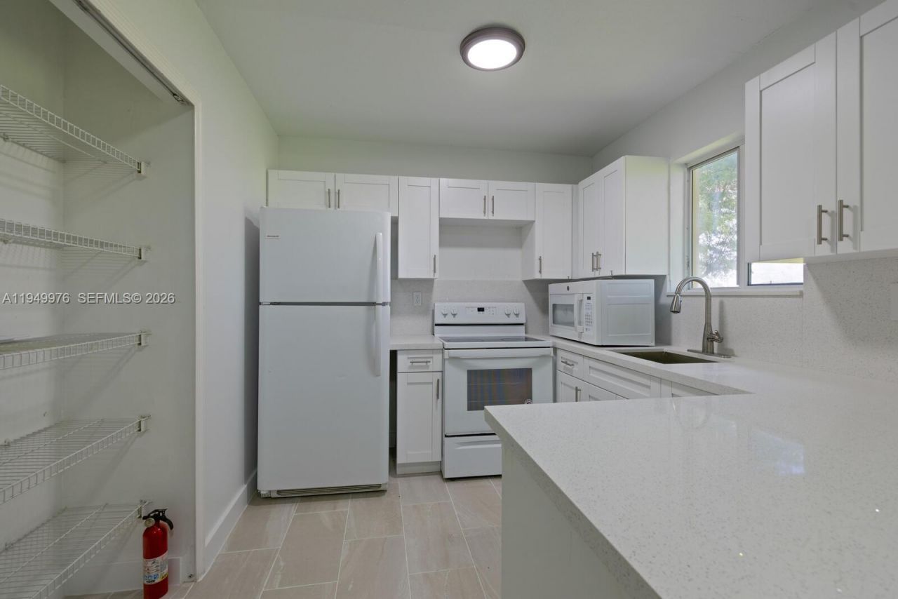 990 NE 33rd Ter, Unit 201, Homestead, FL 33033 Photo