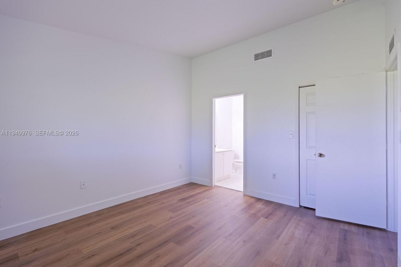 990 NE 33rd Ter, Unit 201, Homestead, FL 33033 Photo