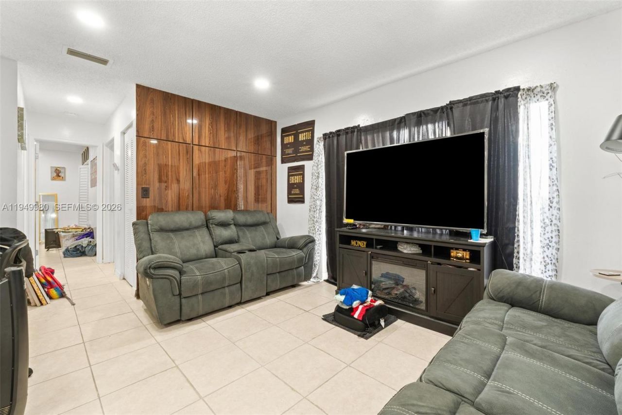 475 NW 210th St , Unit 201, Miami Gardens, FL 33169 Photo