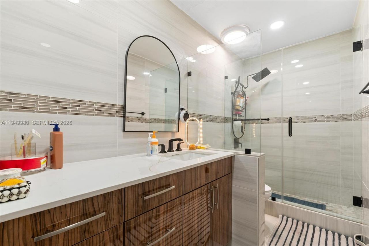 475 NW 210th St , Unit 201, Miami Gardens, FL 33169 Photo