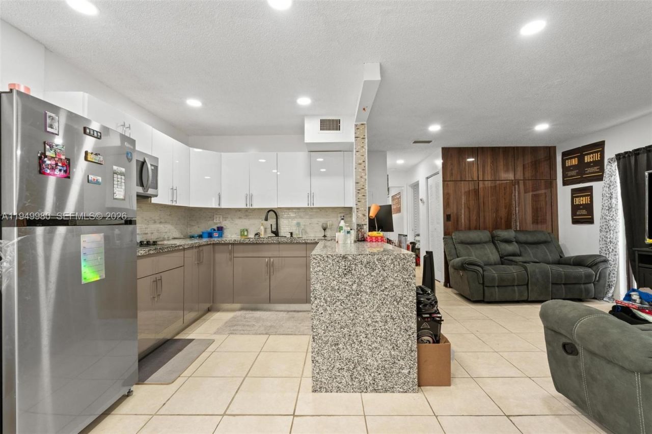 475 NW 210th St , Unit 201, Miami Gardens, FL 33169 Photo