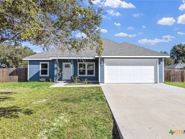 930 Redwood Avenue , Rockport, TX 78382