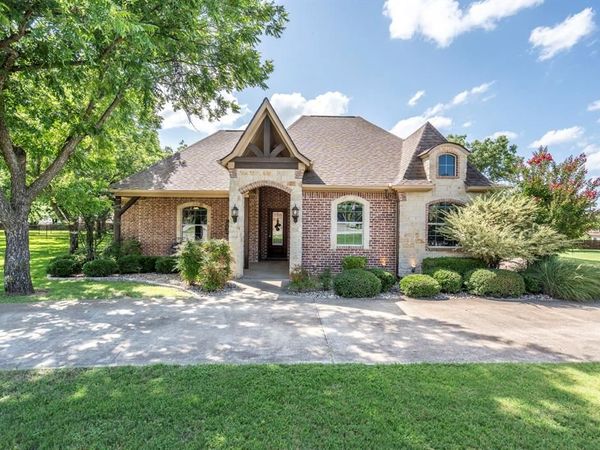 6506 Colonial Drive, Granbury, TX 76049