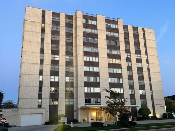 141 N La Grange Road, Unit 602, La Grange, IL 60525