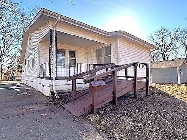 1113 S 23rd Street, St Joseph, MO 64507