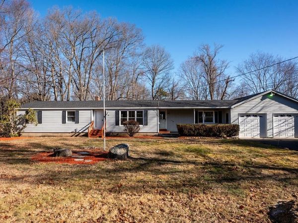 240 Amesbury Road, Kensington, NH 03833