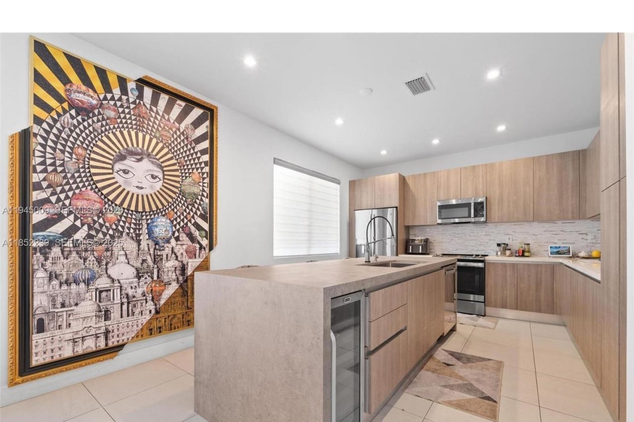 6810 NW 103rd Pl, Doral, FL 33178 Photo