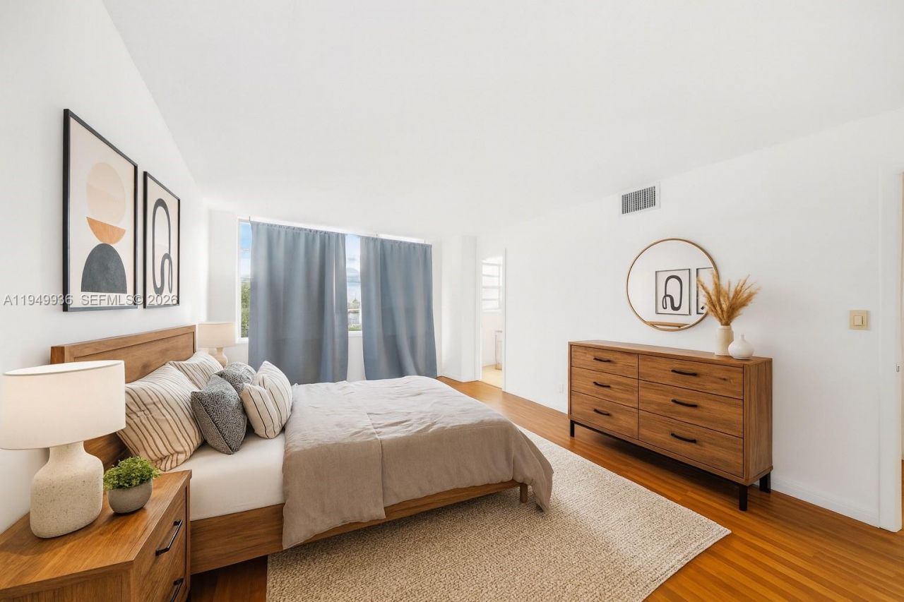 137 Golden Isles Dr, Unit 508, Hallandale Beach, FL 33009 Photo