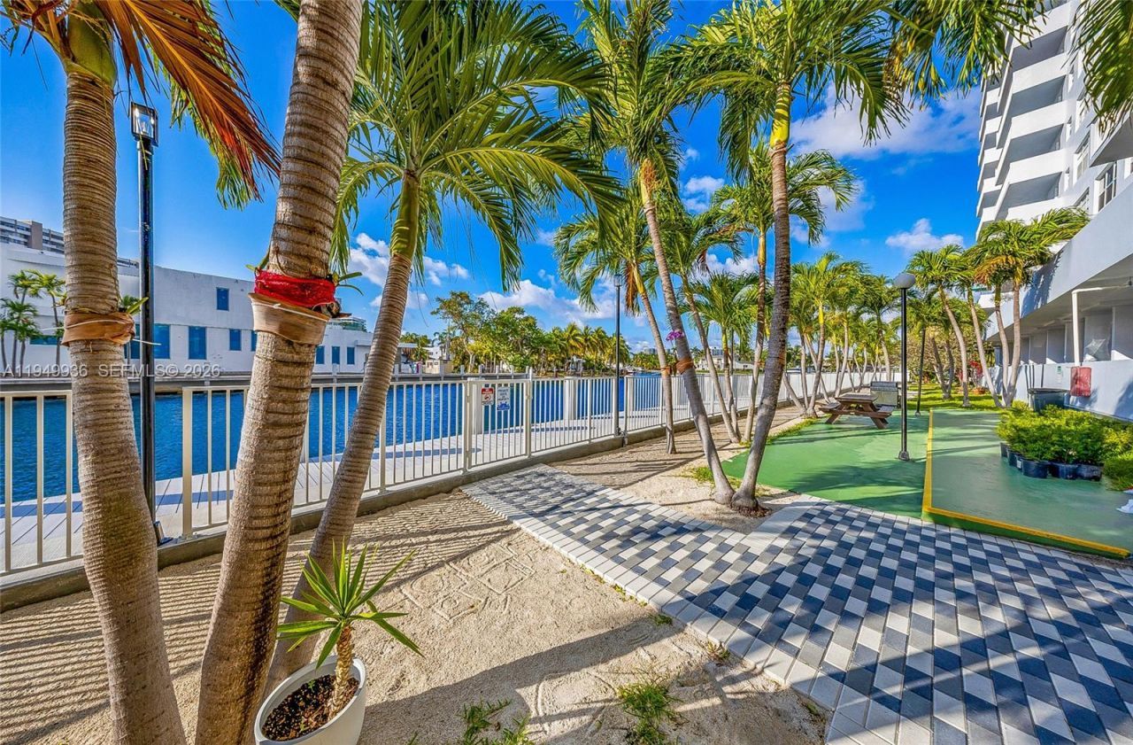 137 Golden Isles Dr, Unit 508, Hallandale Beach, FL 33009 Photo