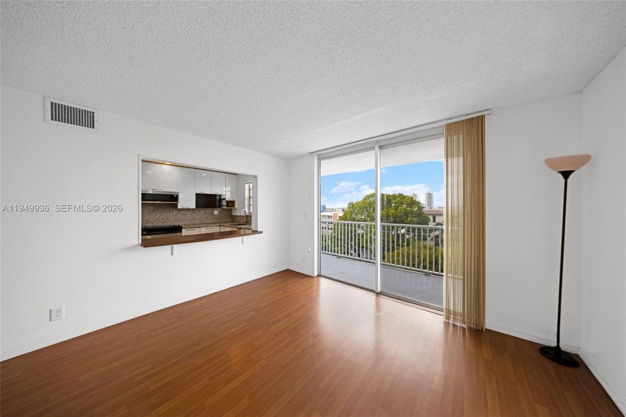 137 Golden Isles Dr, Unit 508, Hallandale Beach, FL 33009 Photo