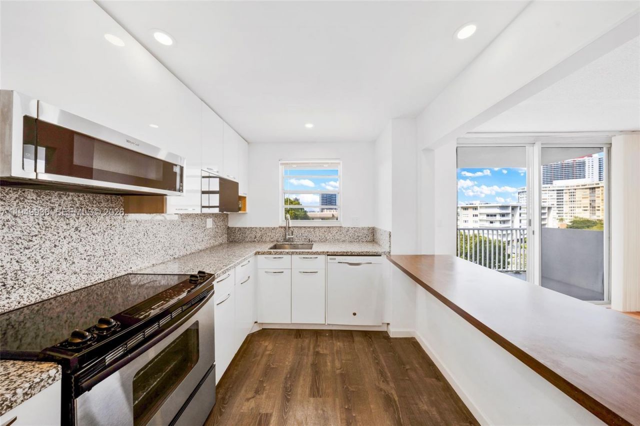 137 Golden Isles Dr, Unit 508, Hallandale Beach, FL 33009 Photo