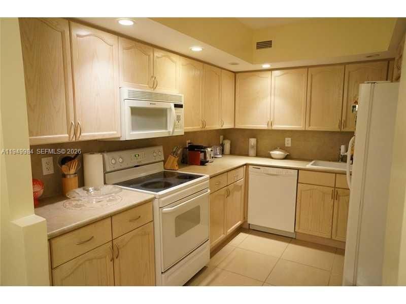 5600 Collins Ave, Unit 4P, Miami Beach, FL 33140 Photo