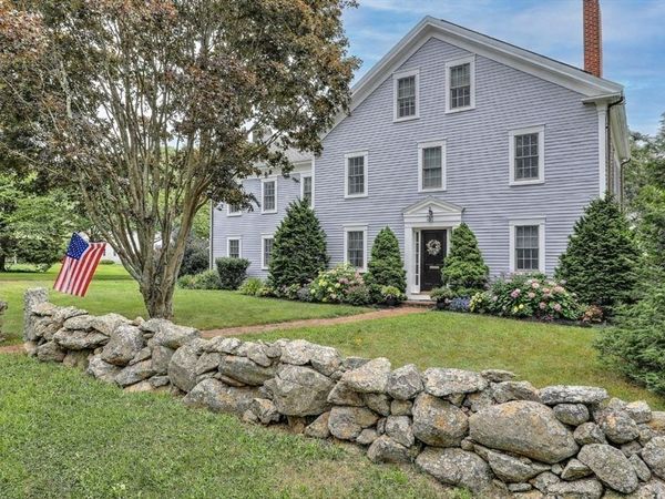 3 Rockland St, Dartmouth, MA 02748