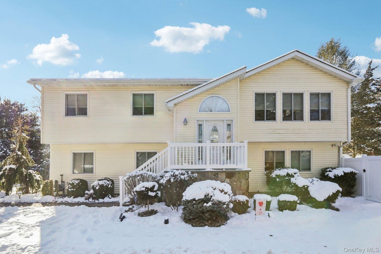 4 Austin Way, Tappan, NY 10983 Main Photo