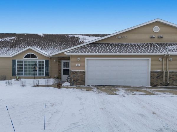 328 30th Street N, Moorhead, MN 56560