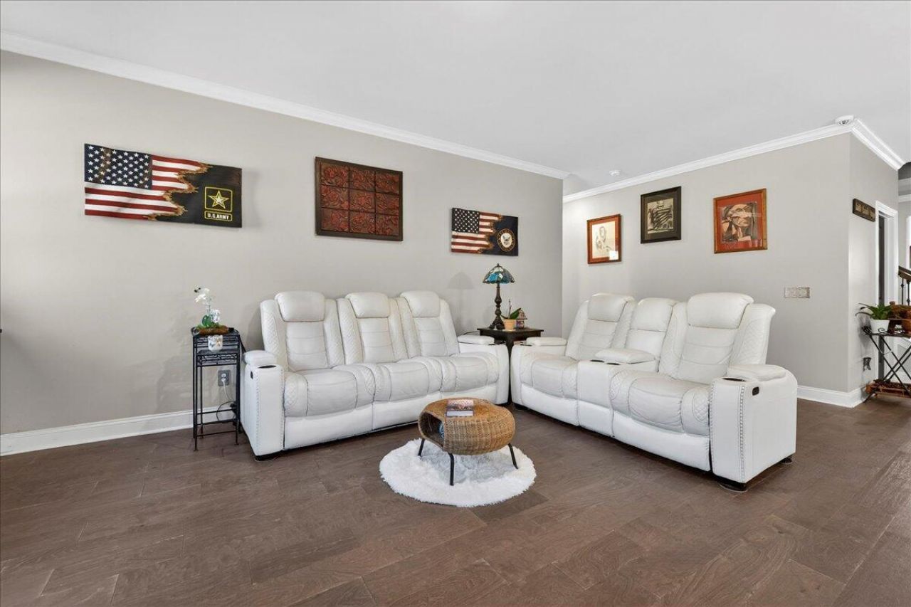 212 Shortmarsh Street Photo 11