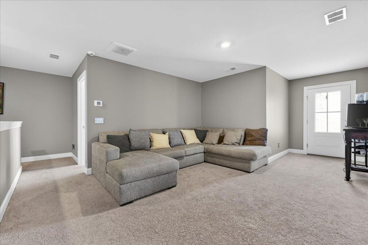 212 Shortmarsh Street Photo 19
