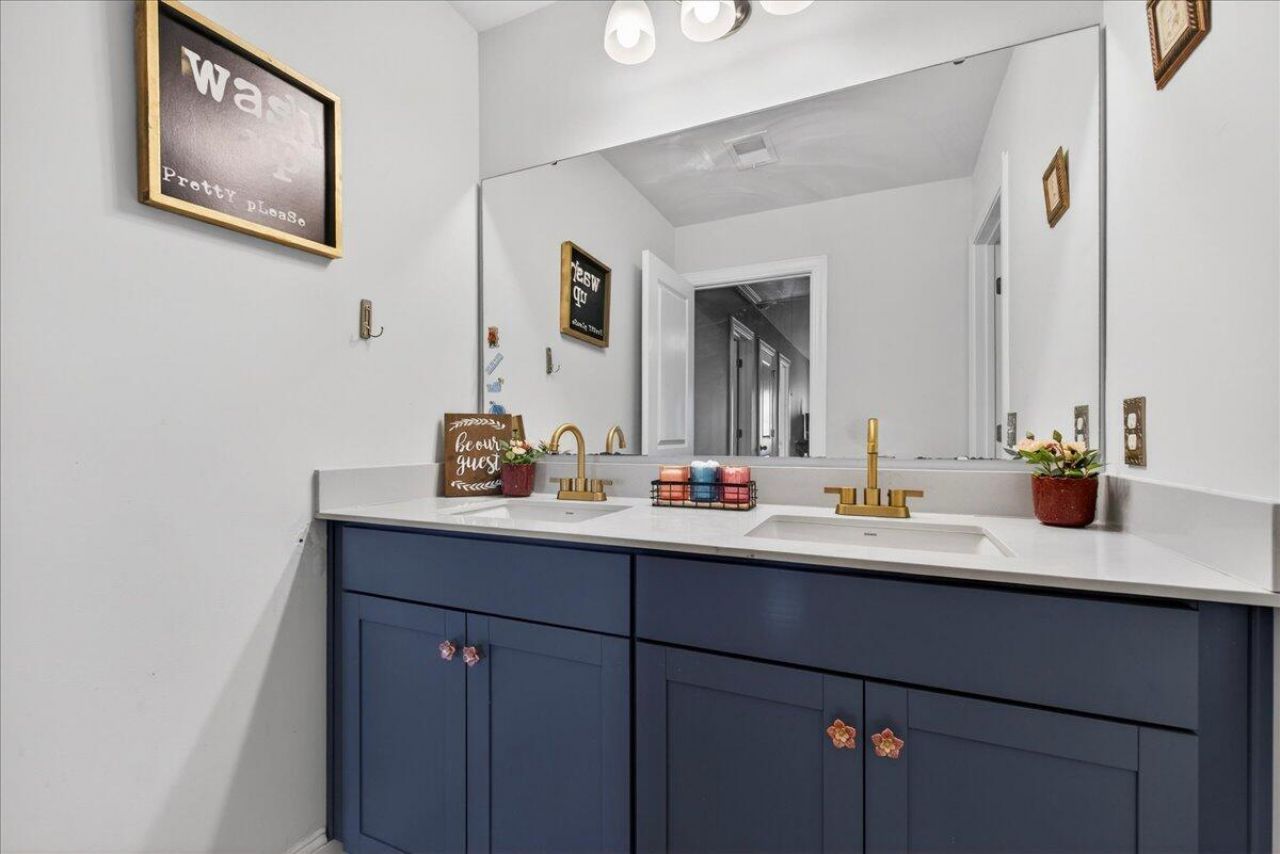 212 Shortmarsh Street Photo 23