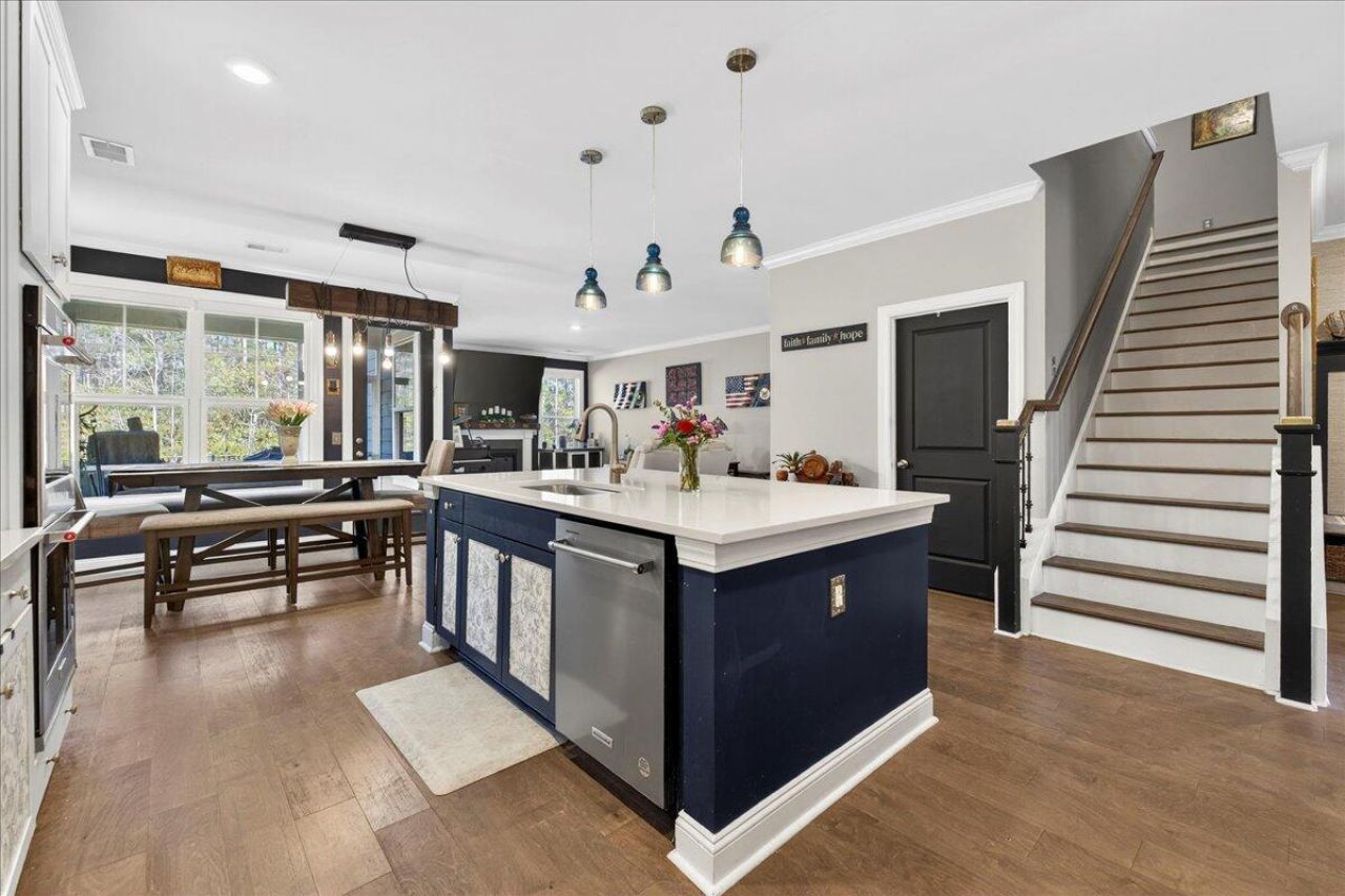 212 Shortmarsh Street Photo 6