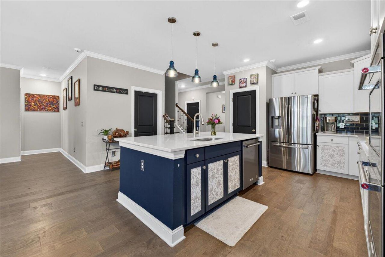 212 Shortmarsh Street Photo 7