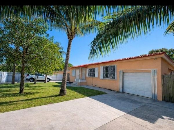 576 NW 147th St, Miami, FL 33168