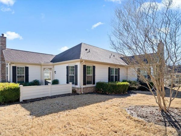 1647 W SOUTHFIELD CIR, Memphis, TN 38016