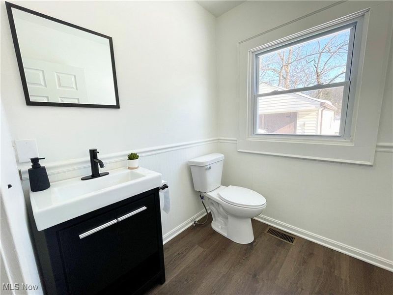 250 Center Road, Bedford, OH 44146 Photo 24