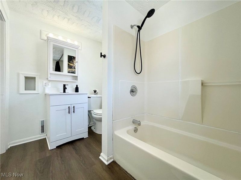 250 Center Road, Bedford, OH 44146 Photo 38