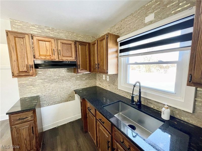 250 Center Road, Bedford, OH 44146 Photo 8