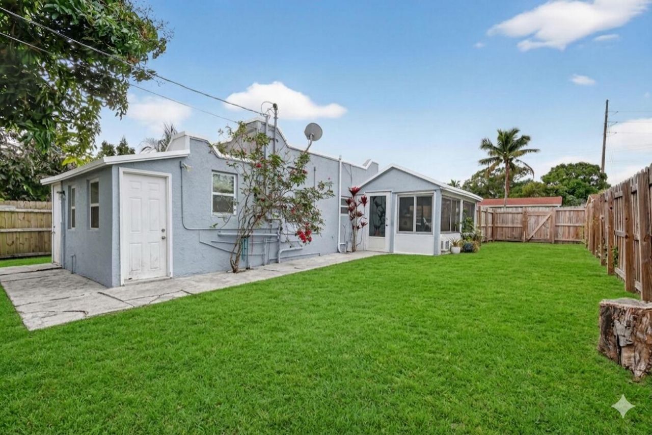 618 S Pine Street, Lake Worth Beach, FL 33460 Photo