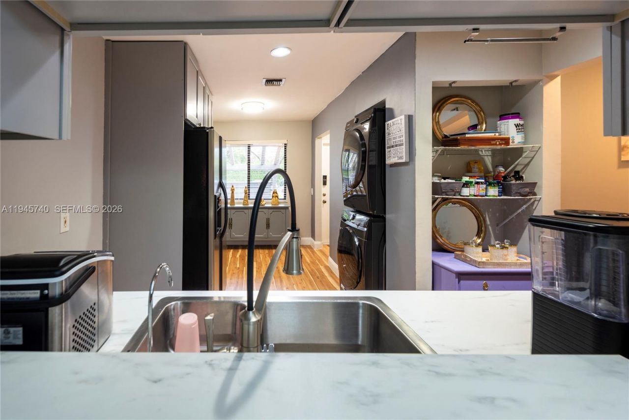 459 Lakeview Dr, Unit 1, Weston, FL 33326 Photo